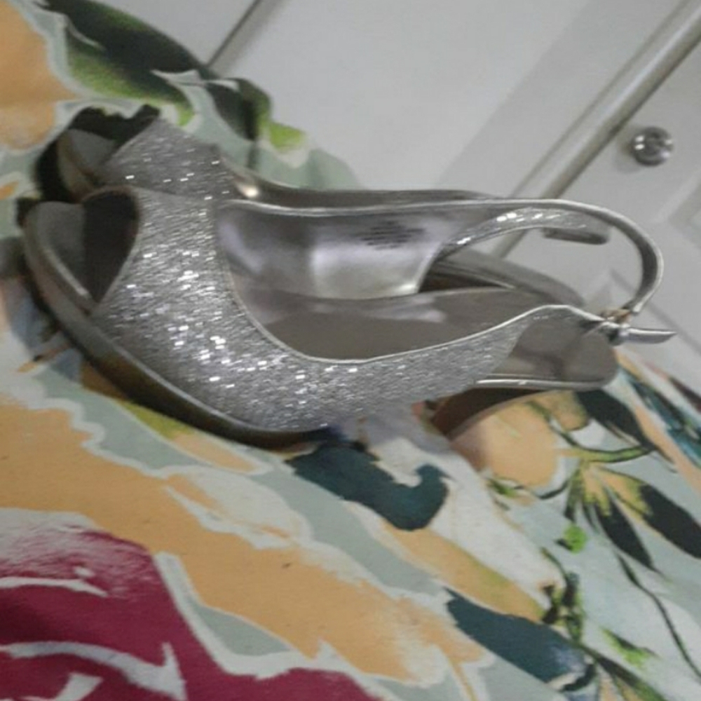 Shoes - Picture 4 of 4